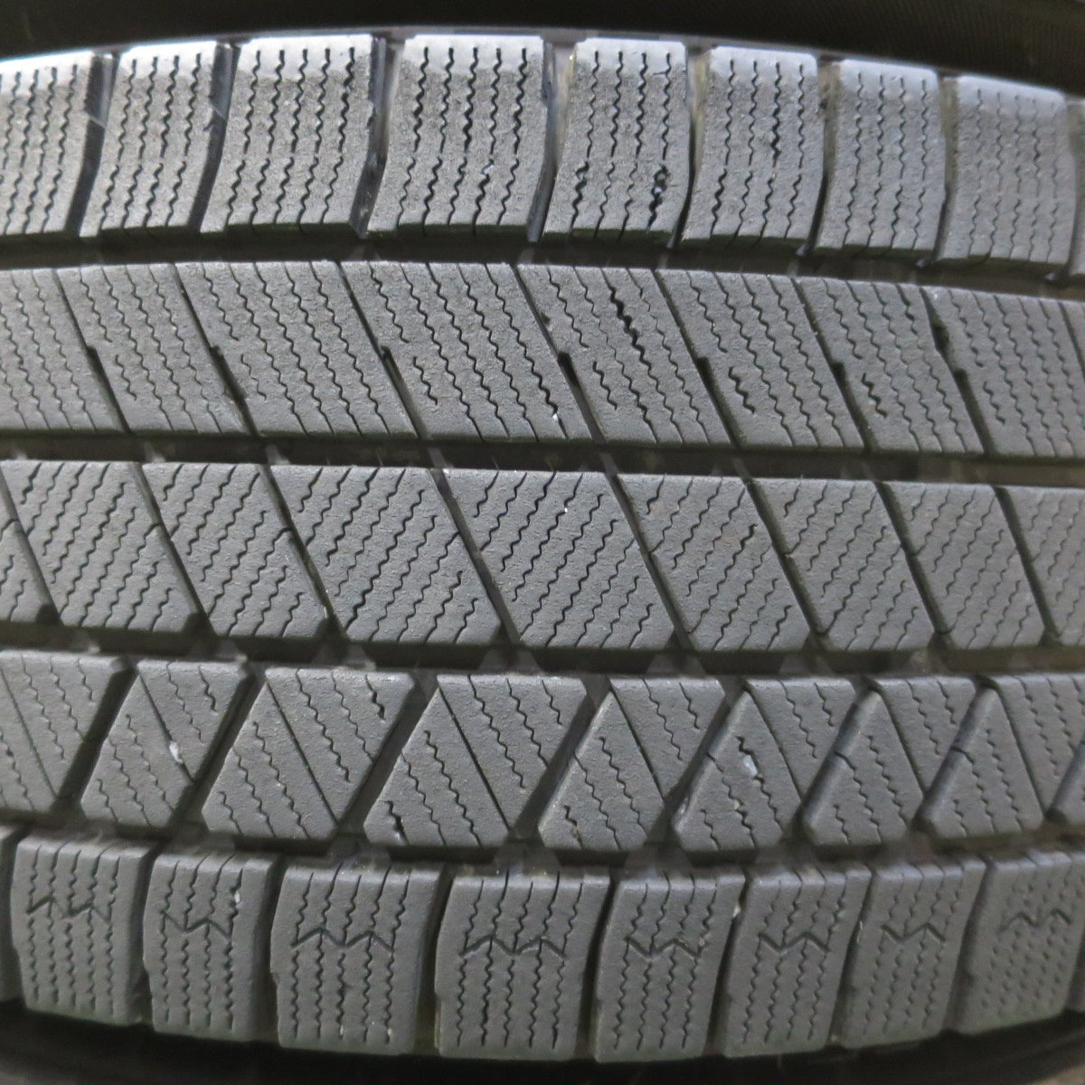 バリ溝！22年！キレイ！9.5分◎スタッドレス 205/60R16 ブリヂストン ブリザック VRX3 BALMINUM AR12 バルミナ 16インチ PCD114.3/5H◎6062406イス