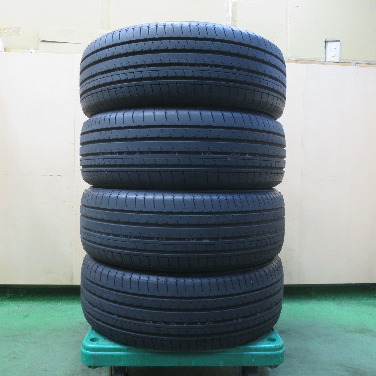 新車外し！25年★225/60R17 ヨコハマ アドバン V61 V61H タイヤ 17インチ レクサス LBX アルファード ヴェルファイア 等★6032403イノタ