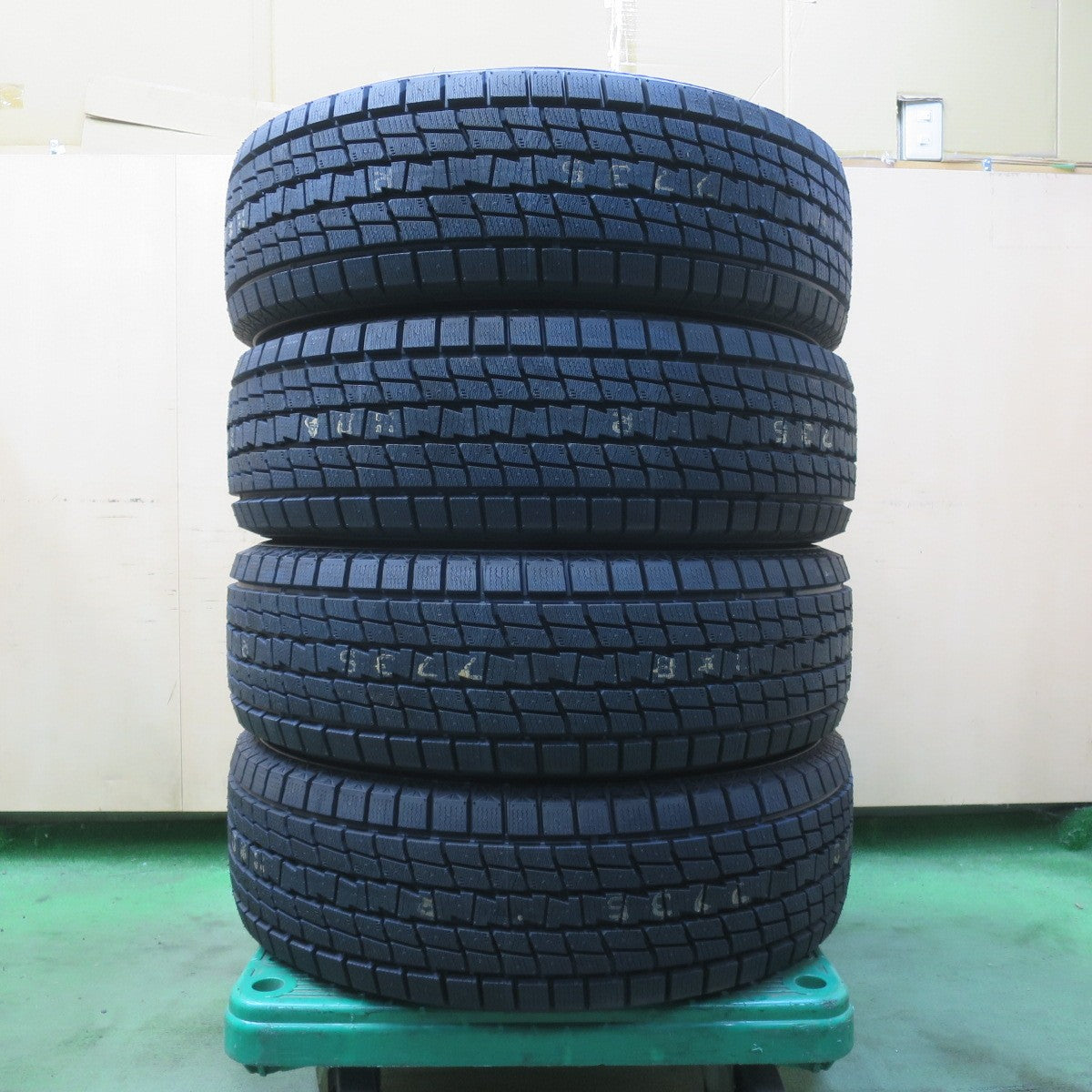 未使用！25年★スタッドレス 225/65R17 グッドイヤー アイスナビ SUV タイヤ 17インチ CX-5 CX-8 エクストレイル 等★6042301イスタ