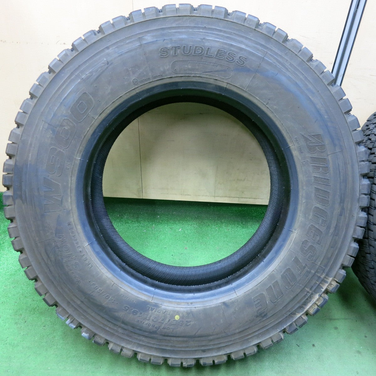 バリ溝！23年！8.5分！2本★トラック タイヤ 265/70R19.5 140/138J スタッドレス ブリヂストン W900 19.5インチ★5061901SYスタ
