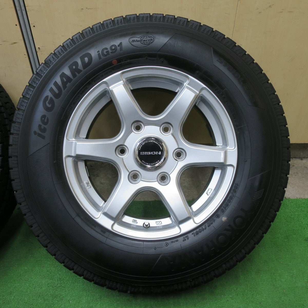 バリ溝！22年！キレイ！9.5分★スタッドレス 195/80R15 107/105L ヨコハマ アイスガード iG91 BISON バイソン 15インチ PCD139.7/6H★5062803TTス