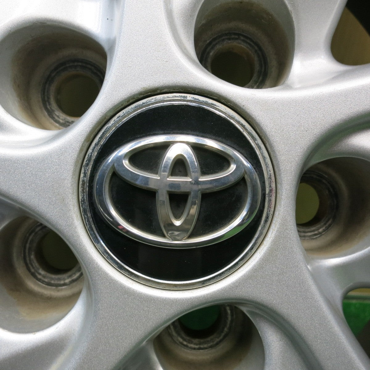 バリ溝！24年！キレイ！9.5分★トヨタ 60系 ハリアー 純正 225/65R17 グッドイヤー ASSURANCE MaxGuard SUV 17インチ PCD114.3/5H★5113021HAノ