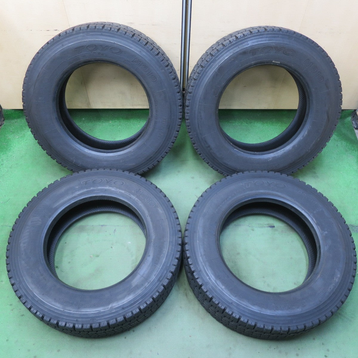 4本価格！22年★トラック タイヤ 245/70R19.5 136/134J スタッドレス トーヨー M919 19.5インチ★6031202イスタ