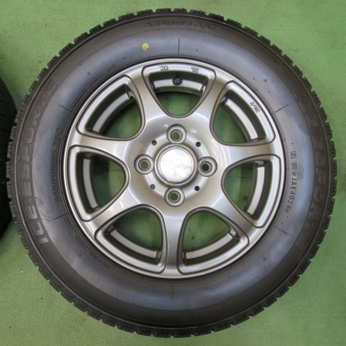 バリ溝！24年！キレイ！ほぼ10分★スタッドレス 145/80R13 アイスエスポルテ E sprine 社外 アルミ 13インチ PCD100/4H★5112801イス