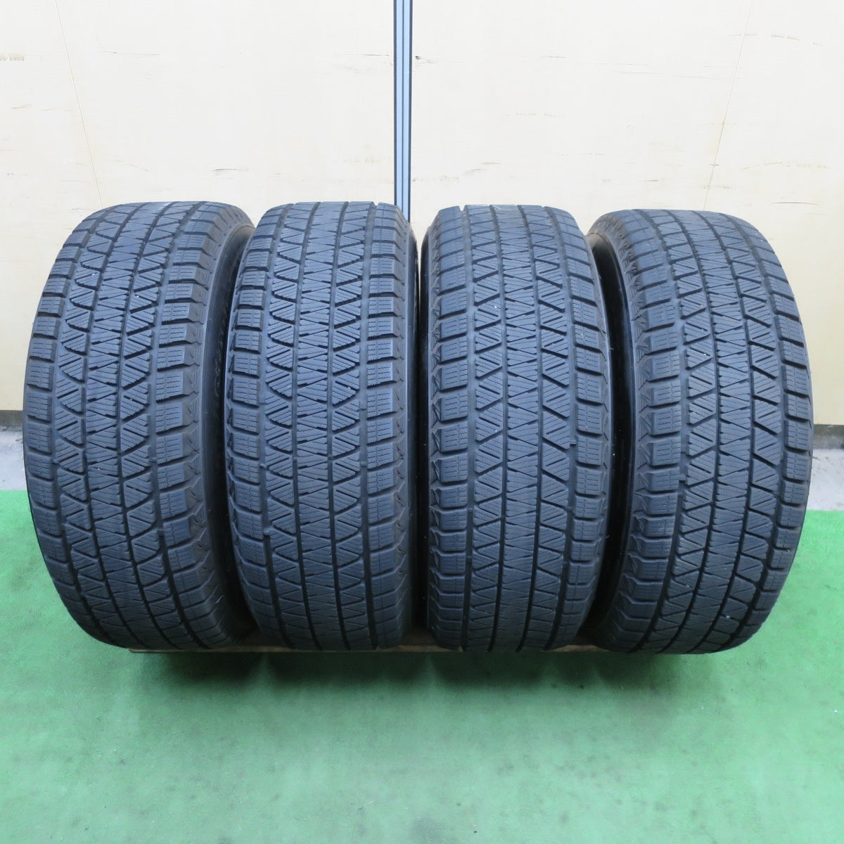 バリ溝！21年！キレイ！9.5分★スタッドレス 265/65R17 ブリヂストン ブリザック DM-V3 KAZERA H301 カゼラ 17インチ PCD139.7/6H★5112105TTス