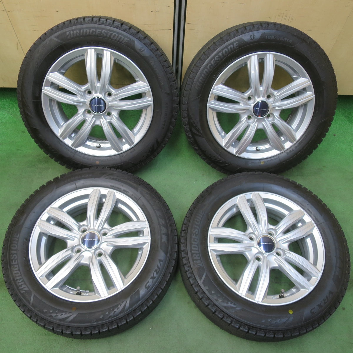 超バリ溝！23年！キレイ！ほぼ10分★スタッドレス 165/65R14 ブリヂストン ブリザック VRX3 GRADUAL DS25W グラデュアル 14インチ PCD100/4H★5122011イス