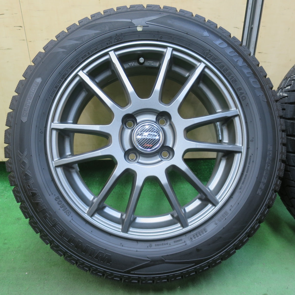 バリ溝！23年！キレイ！9.5分★スタッドレス 175/65R15 ダンロップ ウインターマックス WM02 SCHNEIDER シュナイダー 15インチ PCD100/4H★5123006イス
