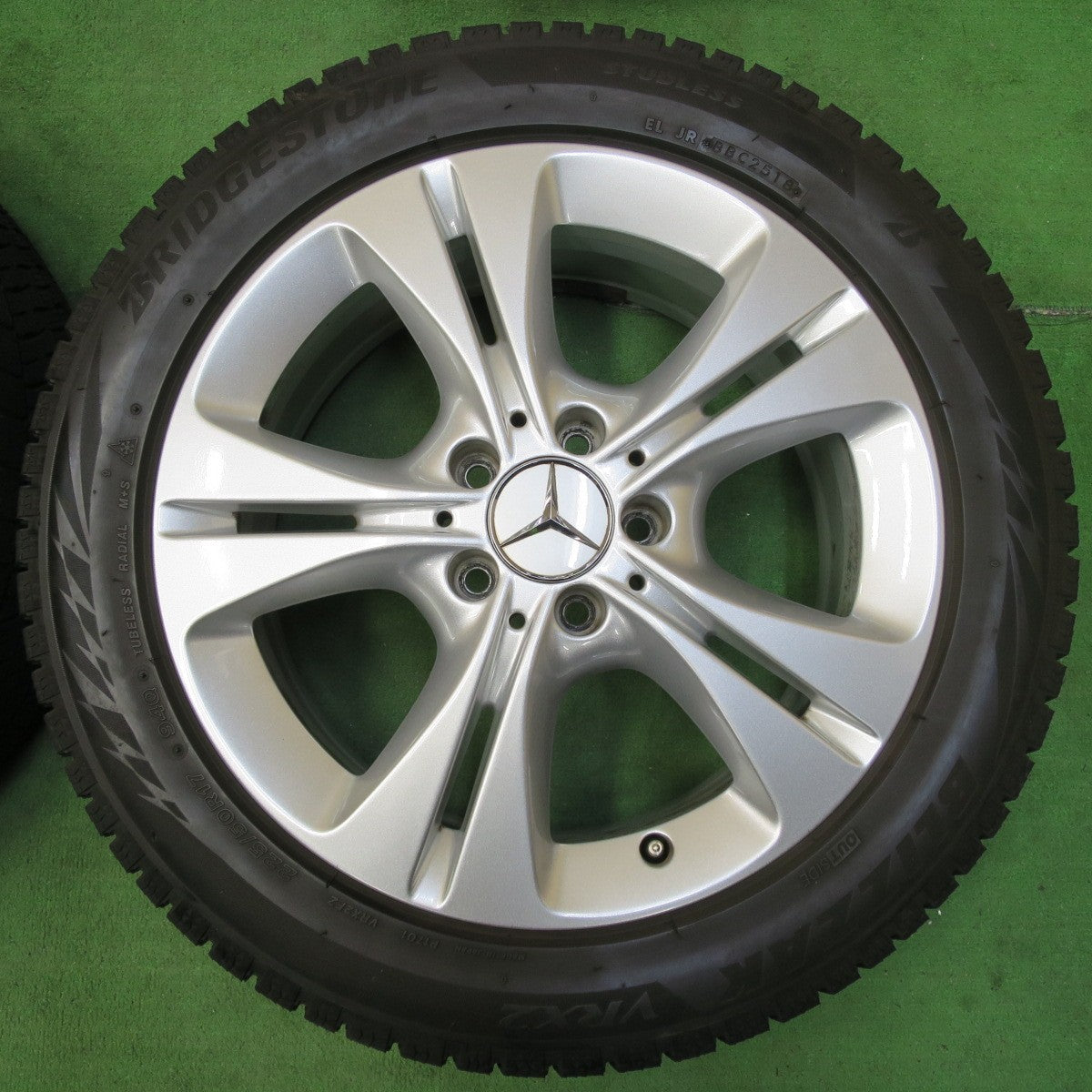 [送料無料] バリ溝！キレイ！8.5分★ベンツ Cクラス W205 純正 225/50R17 スタッドレス ブリヂストン ブリザック VRX2 17インチ PCD112/5H★4111104イス