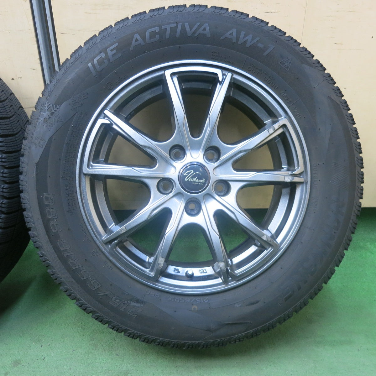 バリ溝！キレイ！9分★スタッドレス 215/65R16 ナンカン アイスアクティバ AW-1 Verthandi ヴェルザンディ ヴェルサンディ 16インチ PCD114.3/5H★6022404SKス