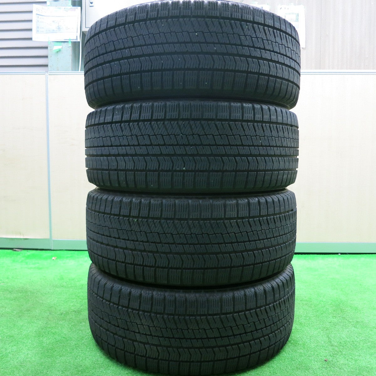 [送料無料] バリ溝！キレイ！8.5分★ボルボ 等 235/50R18 スタッドレス ブリヂストン ブリザック VRX2 IRVINE アーヴィン 18インチ PCD108/5H★4092001HAス