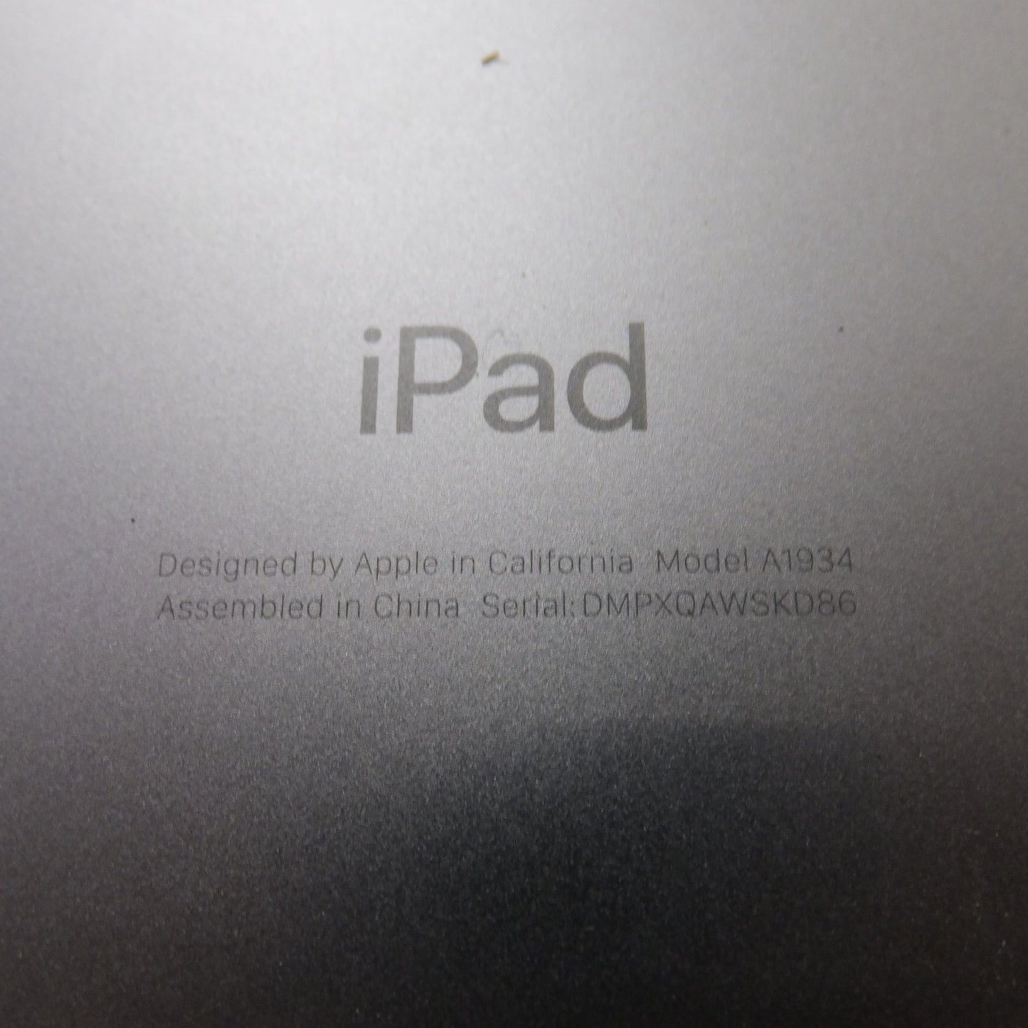 [送料無料] 現状品★アップル Apple iPad Pro 11-inch 第1世代 A1934 MU102J/A 256GB　ドコモ 判定 ○ SIMフリー★