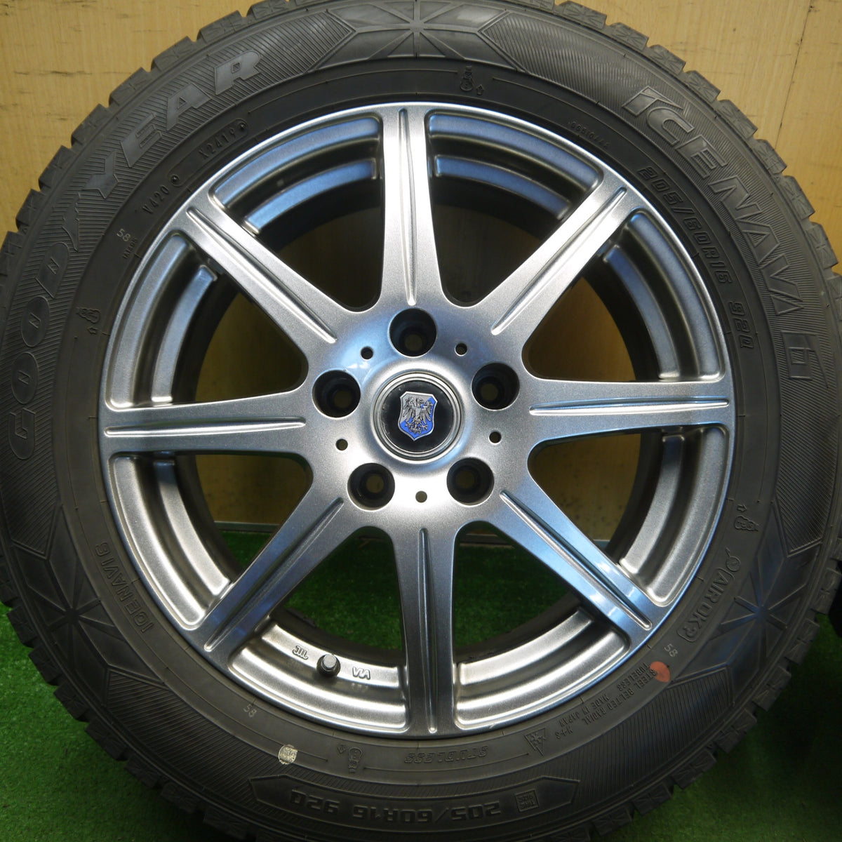 キレイ◎スタッドレス 205/60R16 グッドイヤー アイスナビ6 社外 アルミ 16インチ PCD114.3/5H◎6082806Hス