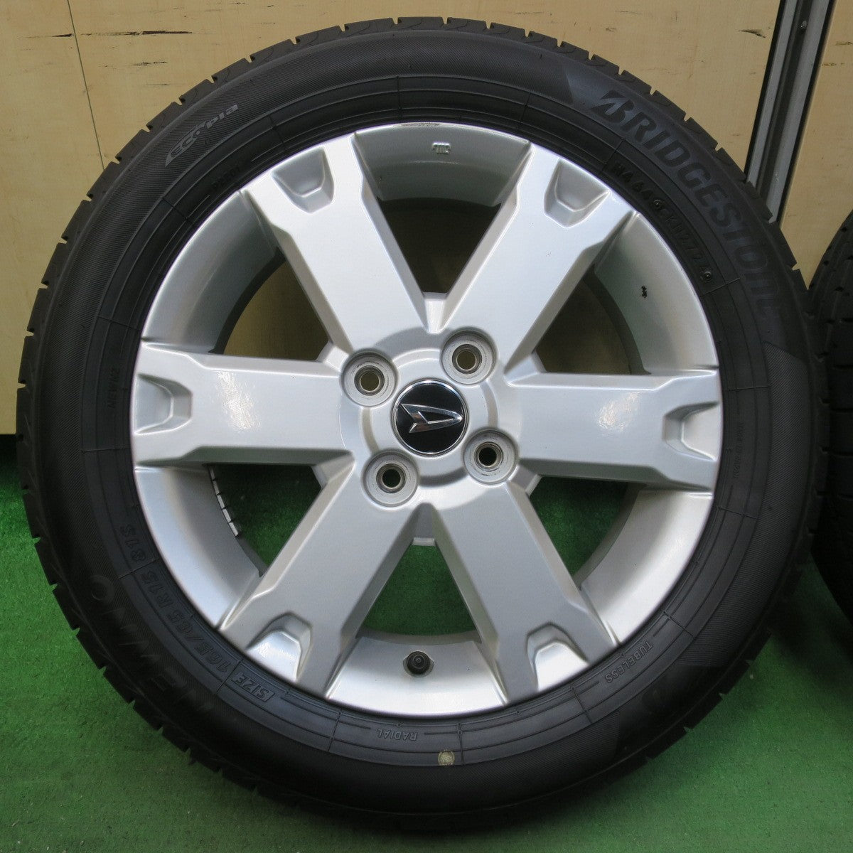 [送料無料] バリ溝！24年！ほぼ10分★ダイハツ LA900S タフト 純正 165/65R15 ブリヂストン NEWNO ニューノ 15インチ PCD100/4H★5040507イノ
