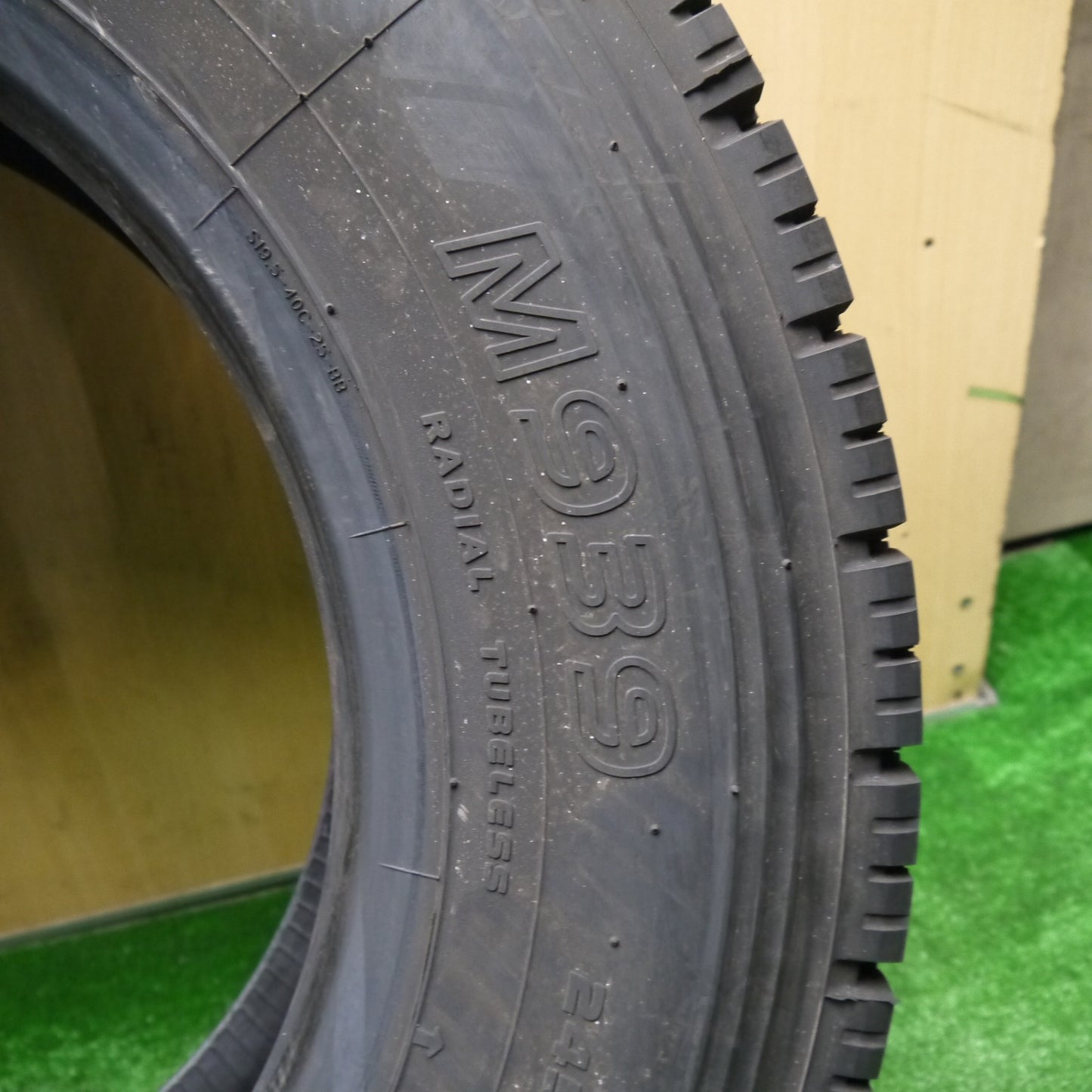 バリ溝！24年！9.5分！2本★トラック タイヤ 245/70R19.5 136/134J スタッドレス トーヨー M939 19.5インチ★5121217Hスタ