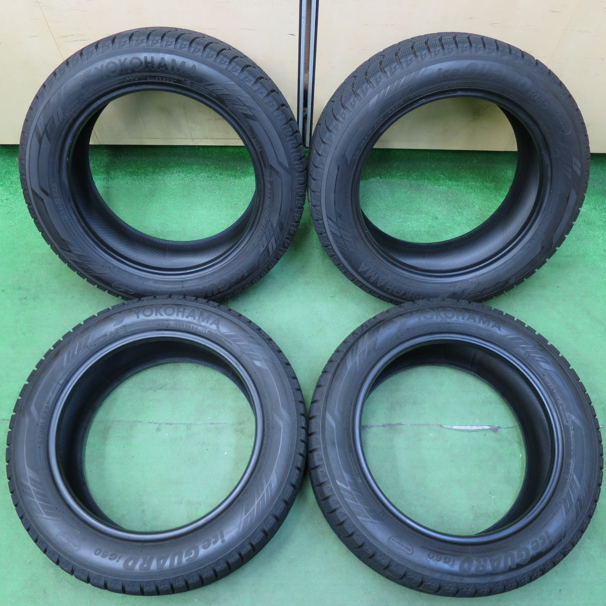 [送料無料] バリ溝！22年！9.5分以上★スタッドレス 215/55R17 ヨコハマ アイスガード iG60 タイヤ 17インチ ヴェゼル カムリ クラウン 等★4111302イスタ