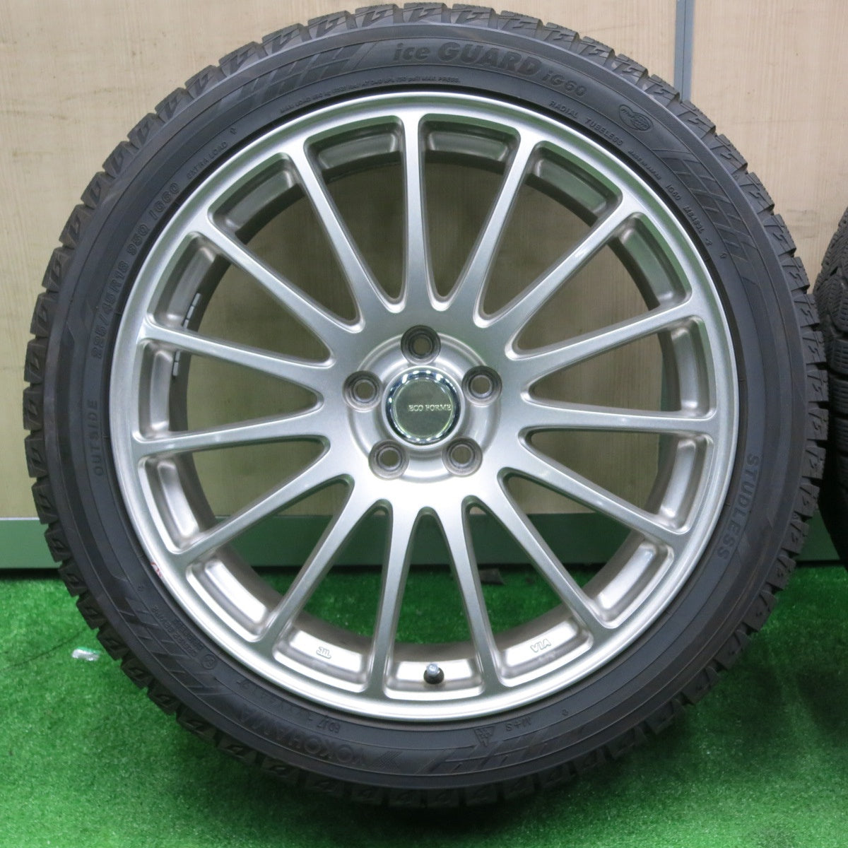 [送料無料] バリ溝！9.5分★レガシィ等 225/45R18 スタッドレス ヨコハマ アイスガード iG60 ECO FORME エコフォルム 18インチ PCD100/5H★4111504NJス