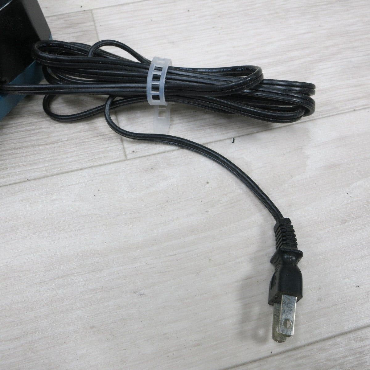 [送料無料] キレイ◆makita マキタ 40V 急速充電器 DC40RA 電動工具 AC100V専用 50/60Hz◆