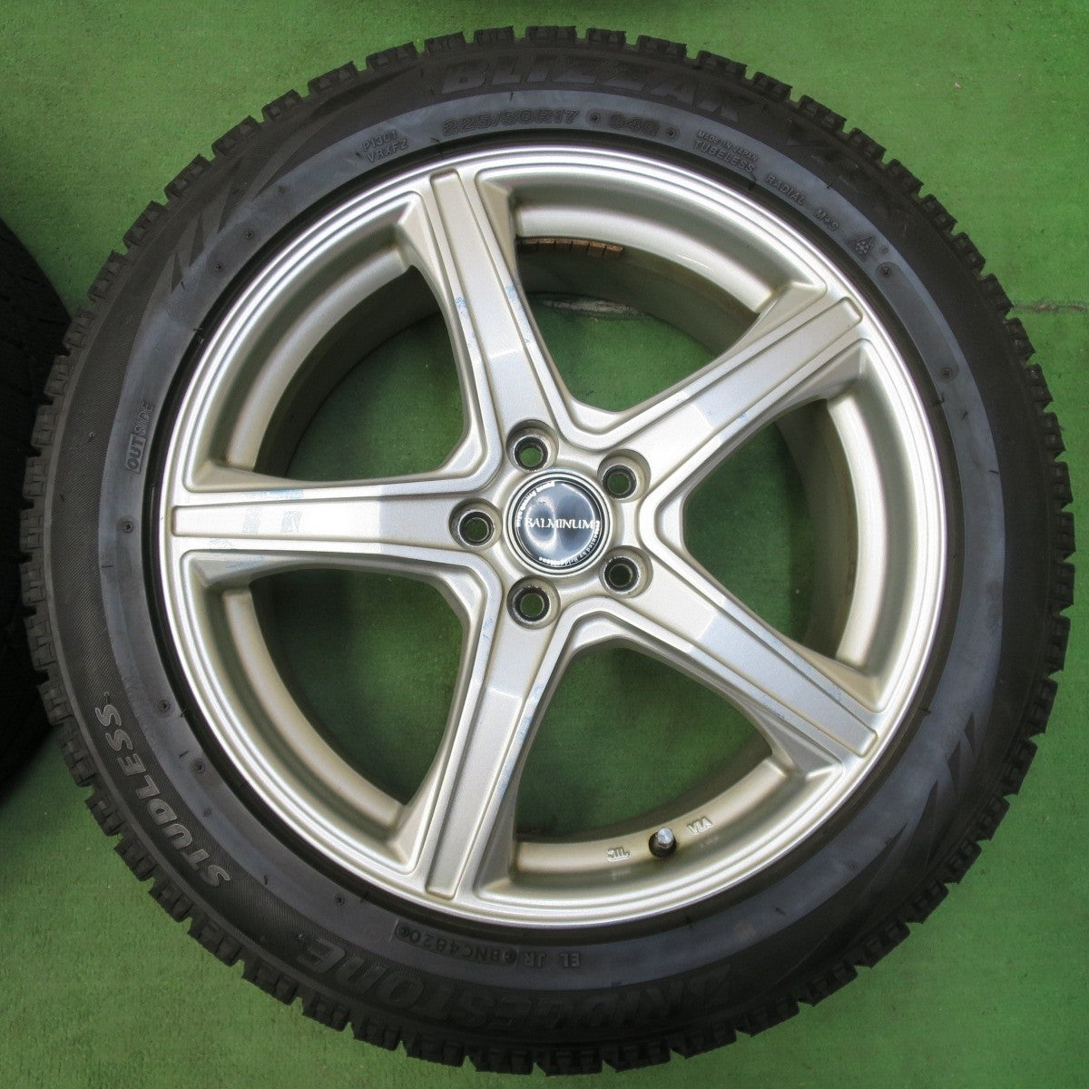 バリ溝！8.5分★レガシィ 等 225/50R17 スタッドレス ブリヂストン ブリザック VRX BALMINUM バルミナ 17インチ PCD100/5H★5011802イス