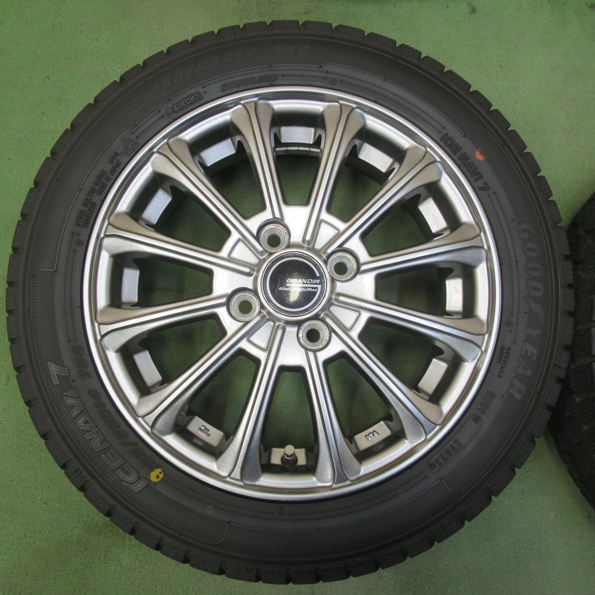バリ溝！23年！キレイ！9分◎スタッドレス 155/65R14 グッドイヤー アイスナビ7 GRANDIR グランディール 14インチ PCD100/4H◎6080606イス