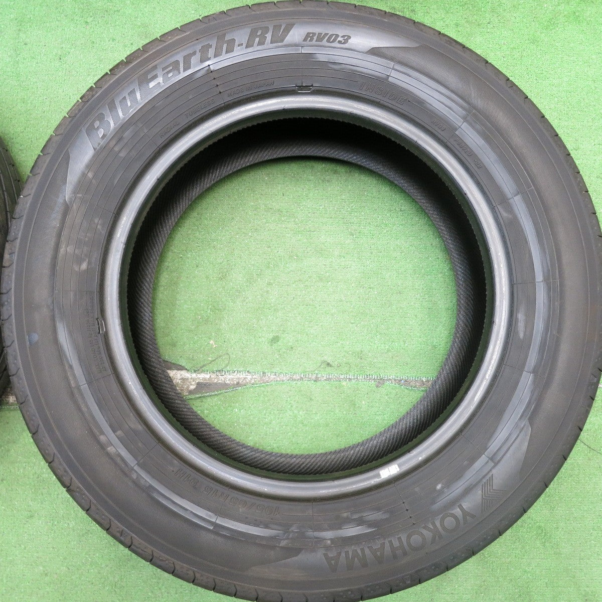 バリ溝！22年！8.5分★195/65R15 ヨコハマ BluEarth-RV RV03 タイヤ ブルーアース 15インチ ノア ヴォクシー セレナ プリウス 等★5071706HAノタ