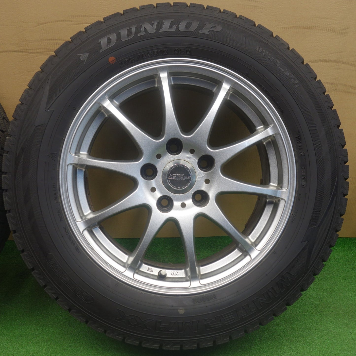 バリ溝！24年！9.5分★スタッドレス 205/65R16 ダンロップ ウインターマックス WM02 X CROSS SPEED PREMIUM クロススピード プレミアム 16インチ PCD114.3/5H★6040402KTス
