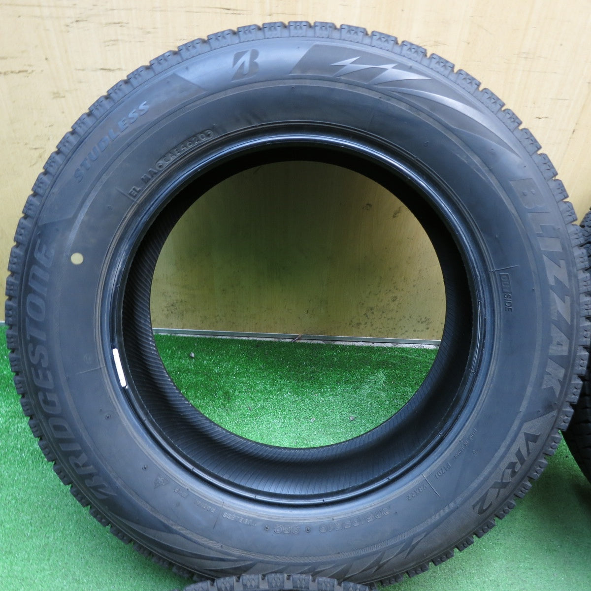 バリ溝！9分◎スタッドレス 205/65R16 ブリヂストン ブリザック VRX2 タイヤ 16インチ ヤリスクロス エスティマ カムリ セレナ 等◎6100201KKスタ