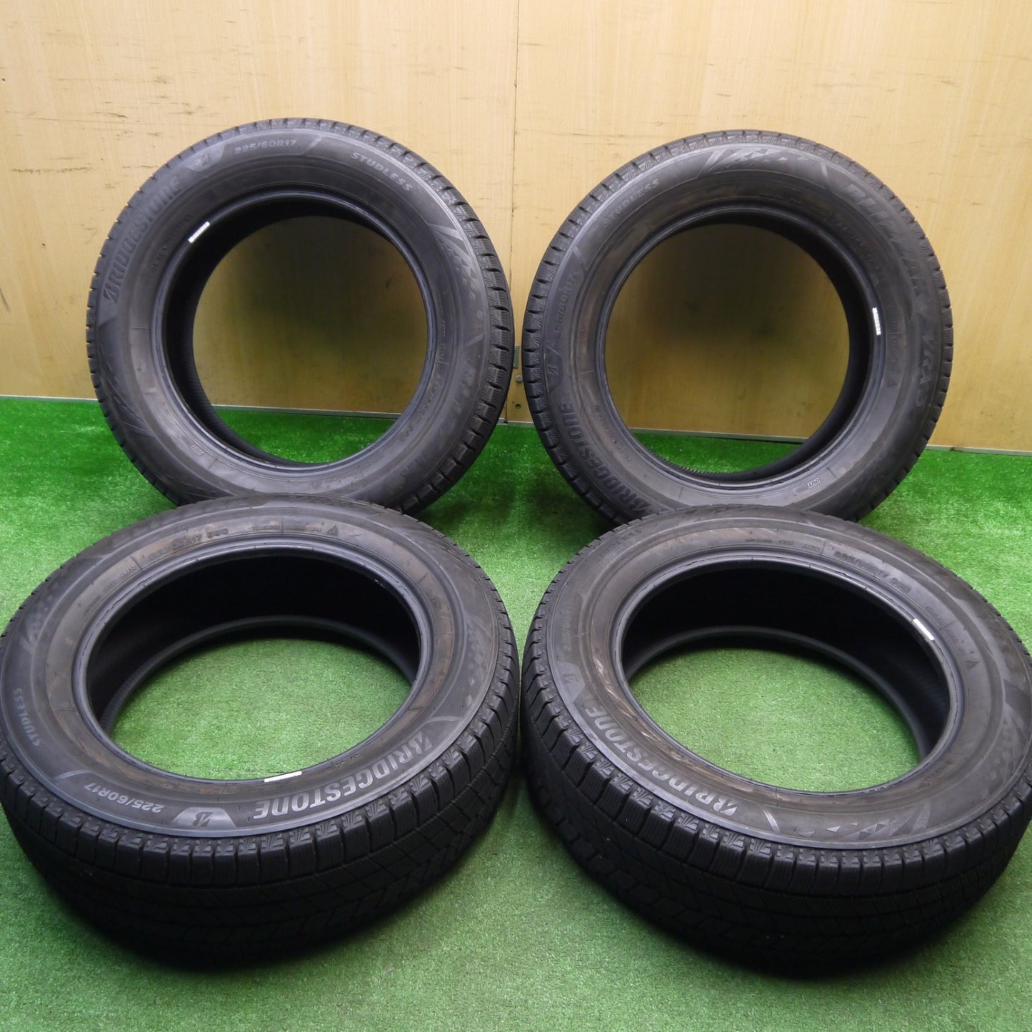 バリ溝！23年！9.5分★スタッドレス 225/60R17 ブリヂストン ブリザック VRX3 タイヤ 17インチ アルファード ヴェファイア 等★5111206Hスタ