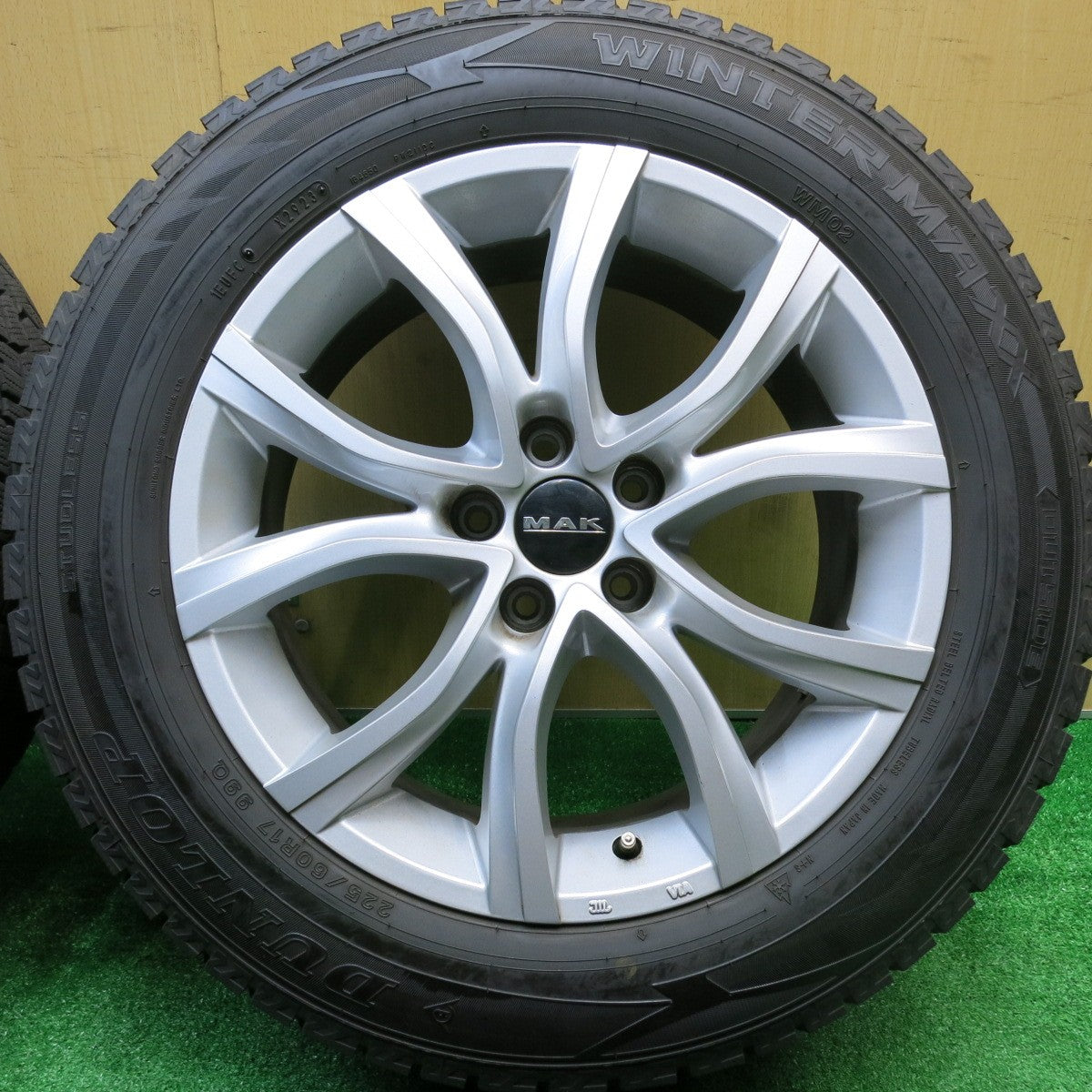 バリ溝！23年！9.5分★プジョー 等 MAK ANTIBES 225/60R17 スタッドレス ダンロップ ウインターマックス WM02 アンチバス 17インチ PCD108/5H★5102314HAス