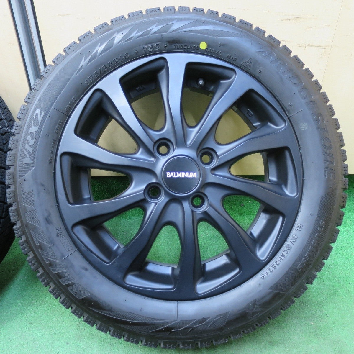 バリ溝！24年！キレイ！ほぼ10分★スタッドレス 155/65R14 ブリヂストン ブリザック VRX2 BALMINUM バルミナ 14インチ PCD100/4H★5022702イス