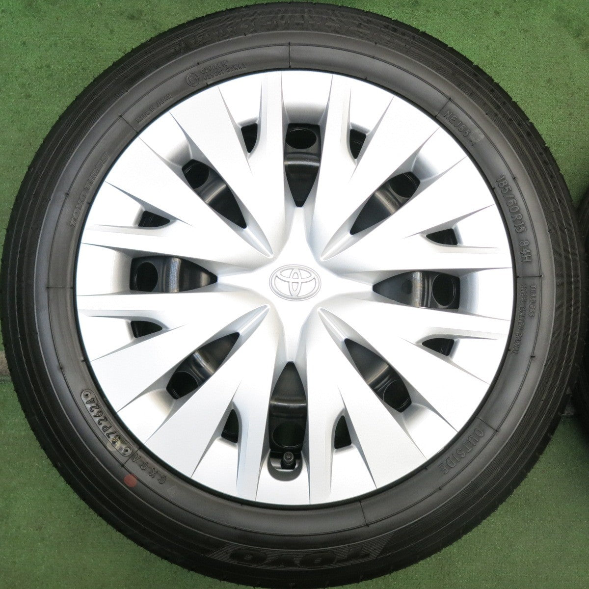 新車外し！24年★トヨタ ヤリス 純正 スチール 185/60R15 トーヨー ナノエナジー J65 15インチ PCD100/4H★5080905HAノ