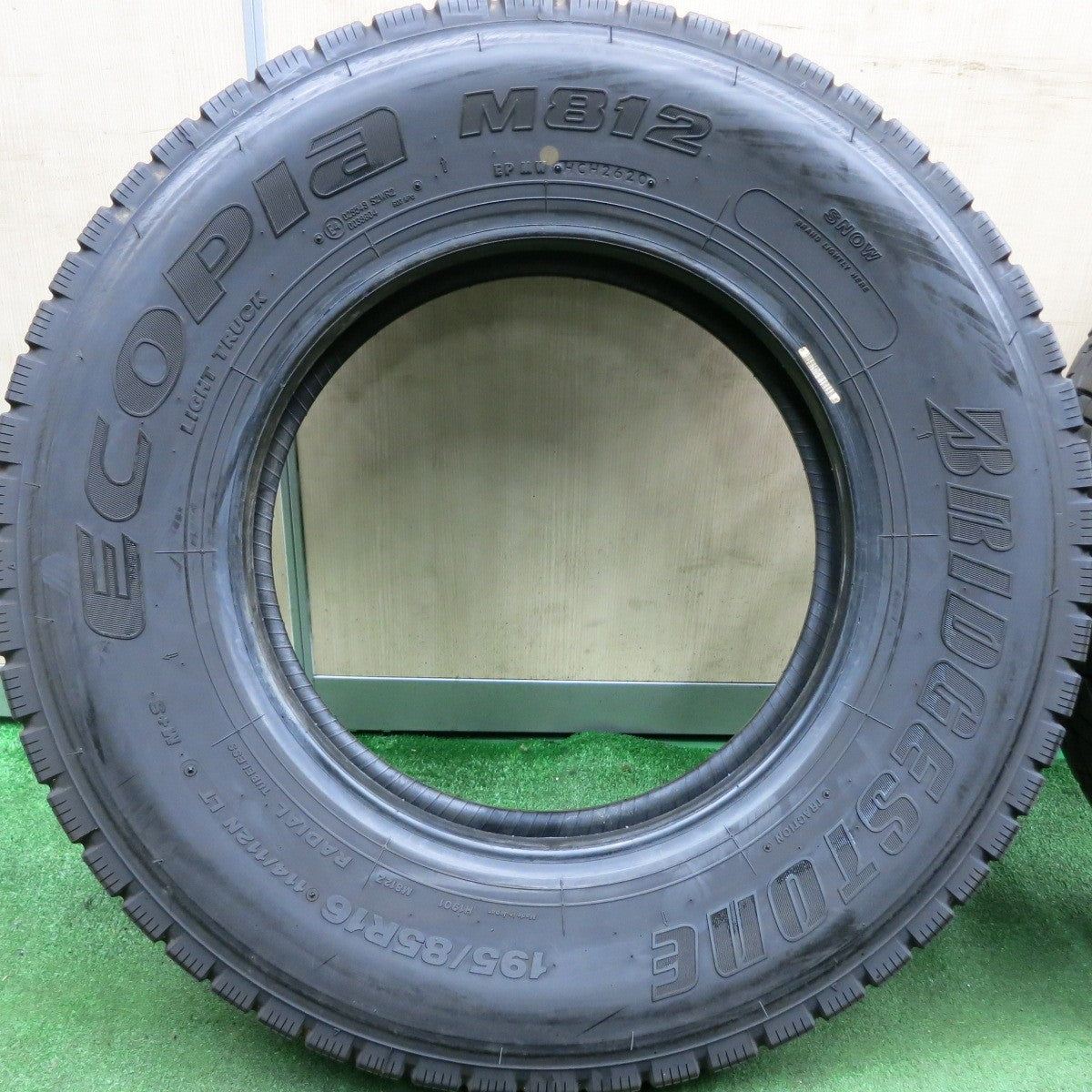 *送料無料* バリ溝！20年！8.5分★トラック タイヤ 195/85R16 114/112N ブリヂストン エコピア M812 ミックス オールシーズン 16インチ★4071401HAノタ
