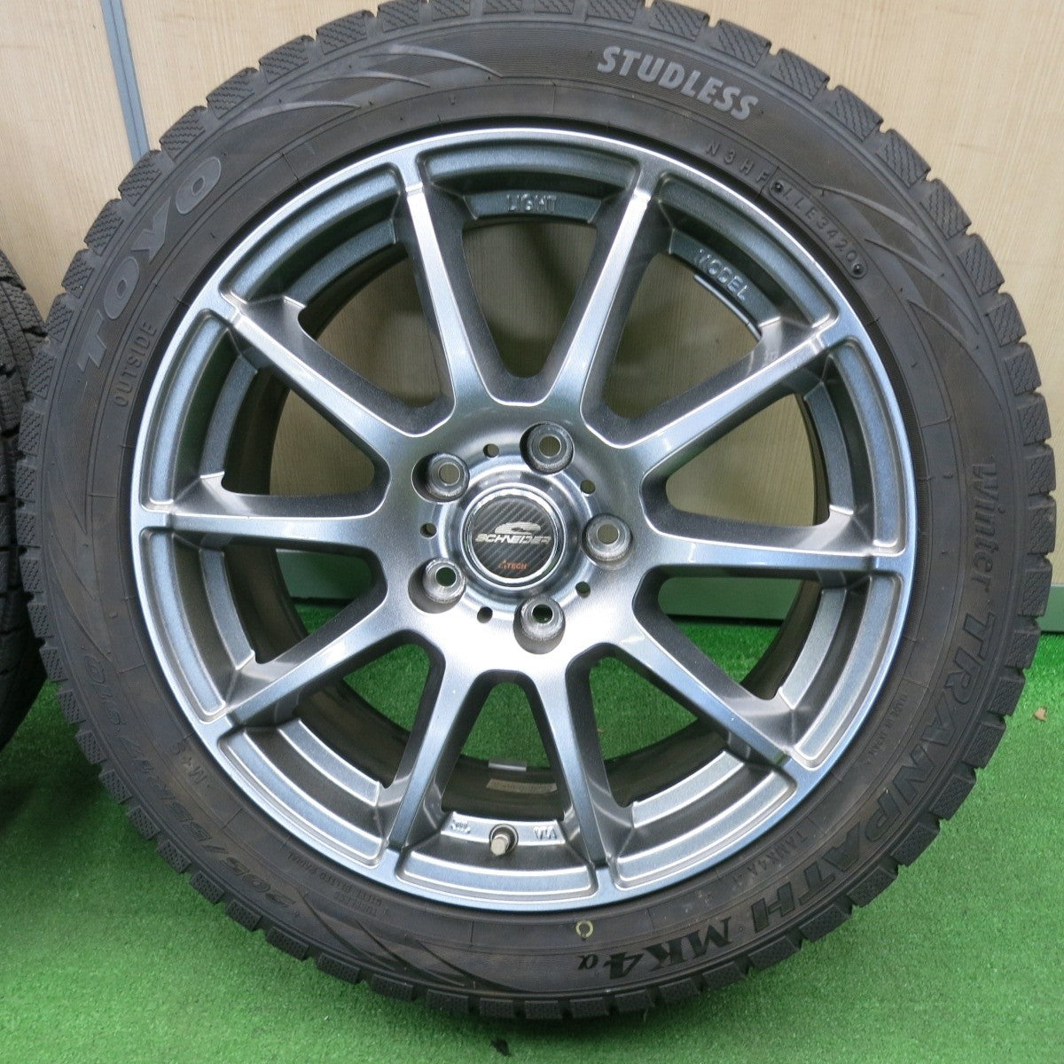 バリ溝！20年！キレイ！9分★スタッドレス 205/55R17 トーヨー ウインター トランパス MK4α SCHNEIDER ATECH シュナイダー 17インチ PCD114.3/5H★4121607TNス