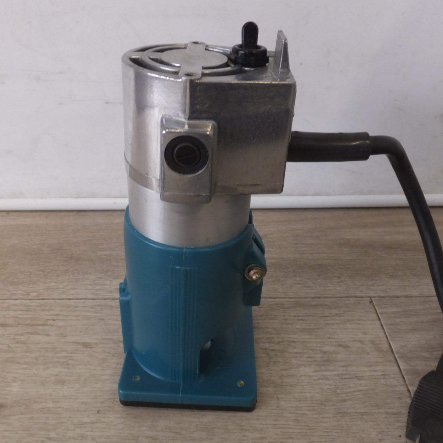 [送料無料] ★マキタ makita トリマ 3700　100V～ 380W 50-60Hz 4A 30000/min.★