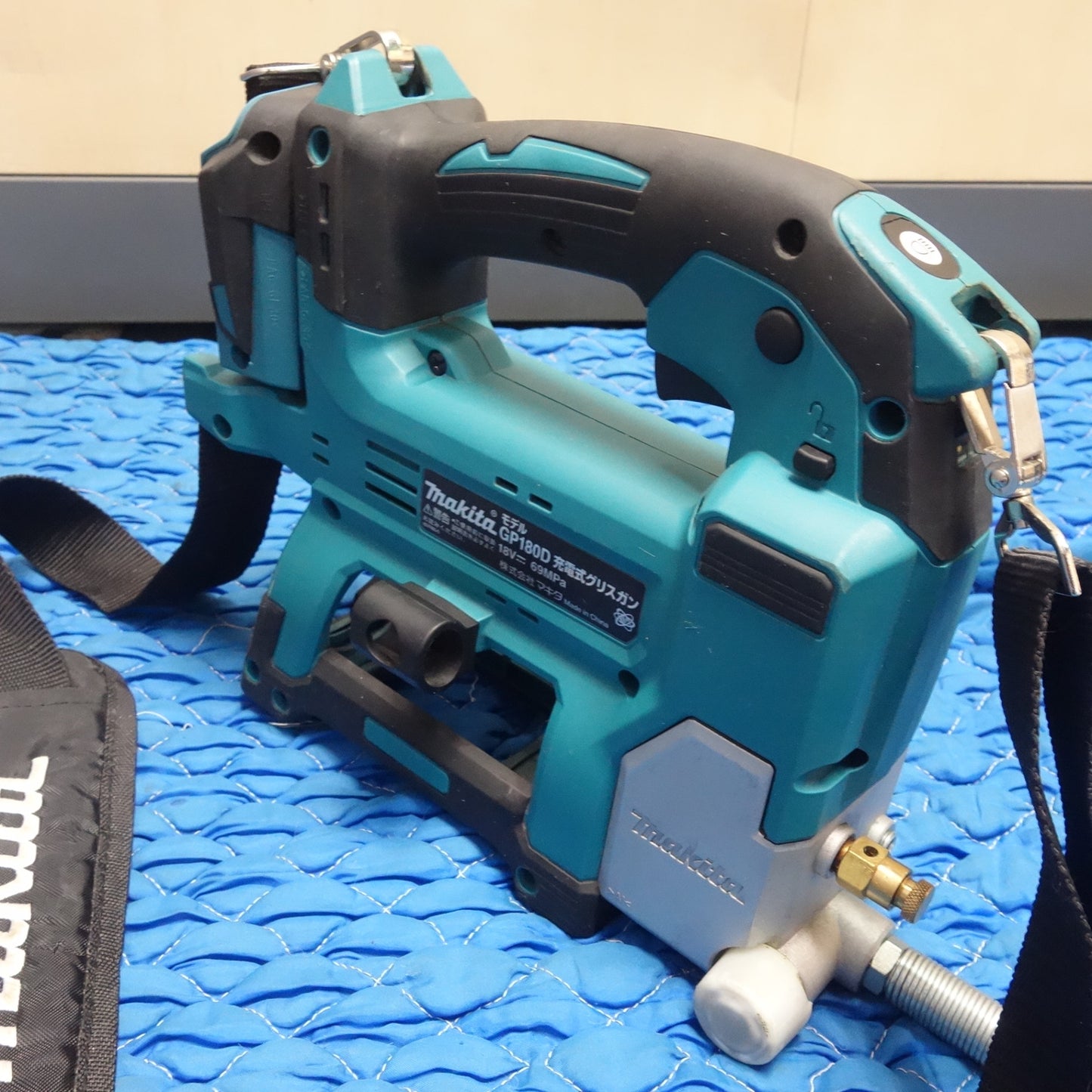 [送料無料] ☆マキタ 充電式 グリス ガン 18V GP180D 本体のみ ケース付き 電動 工具☆
