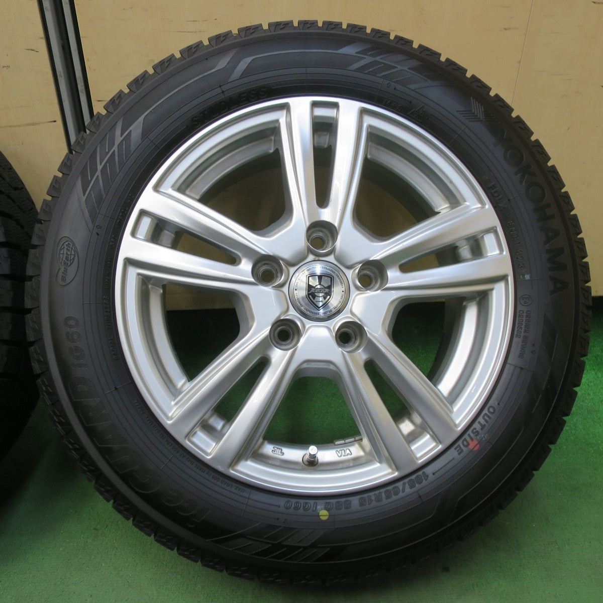 バリ溝！23年！9.5分★スタッドレス 185/65R15 ヨコハマ アイスガード iG60 JOKER ジョーカー 15インチ PCD114.3/5H★5111206イス