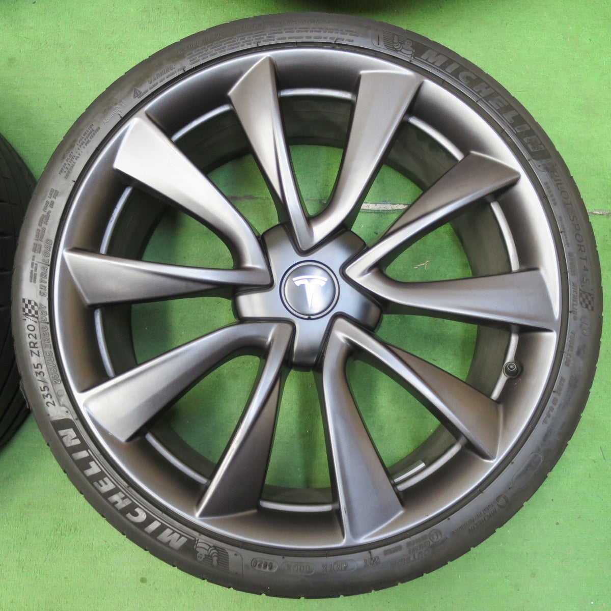 [送料無料] キレイ！20年★テスラ モデル3 純正 235/35R20 ミシュラン パイロットスポーツ4 S 20インチ PCD114.3/5H★4111601イノ
