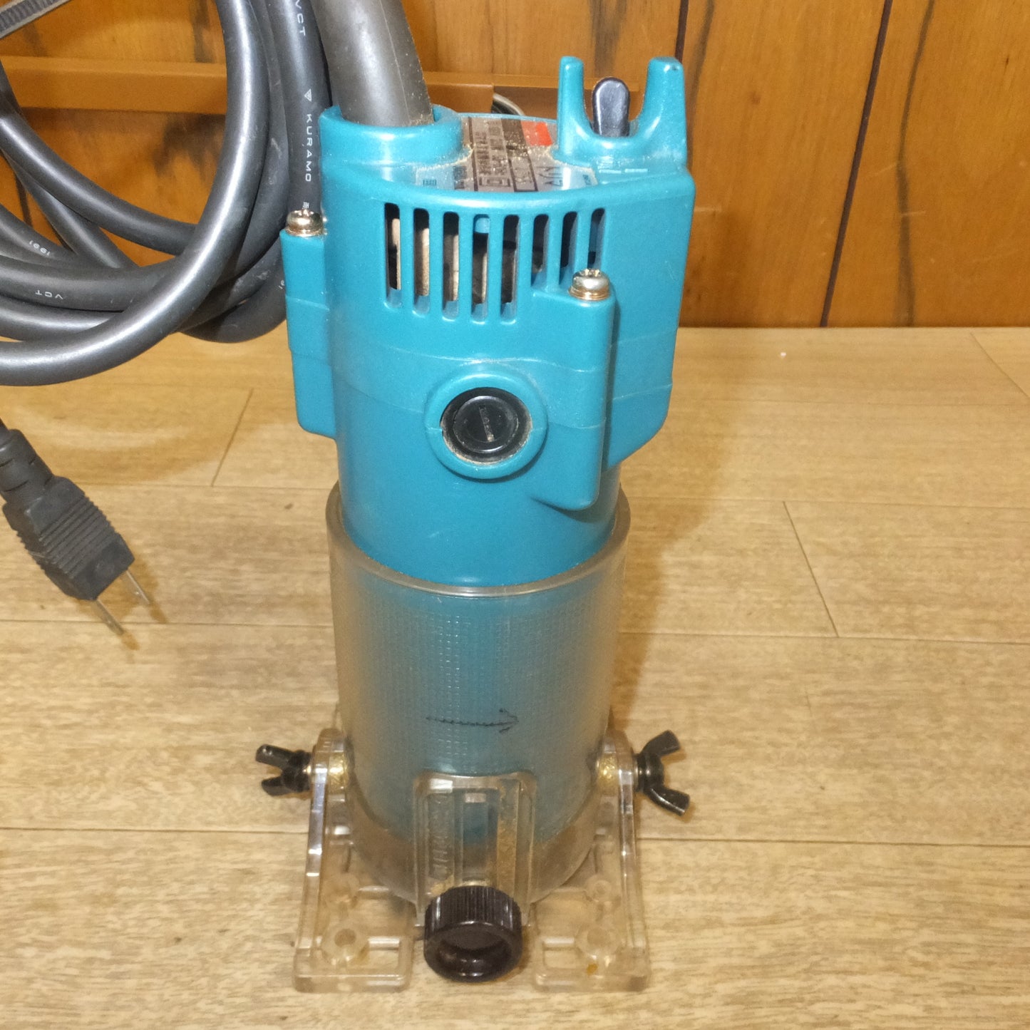 [送料無料] ★マキタ makita トリマ 3704　100V 350W 50-60Hz 3.8A 30000/min.★