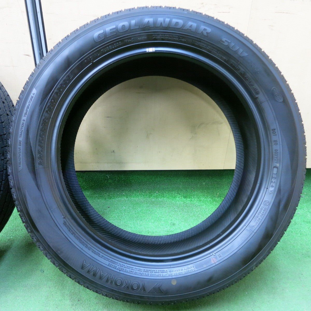 [送料無料] 新車外し！24年★225/55R18 ヨコハマ ジオランダー SUV G055 タイヤ 18インチ デリカ D:5 アウトランダー 等★4123001イノタ