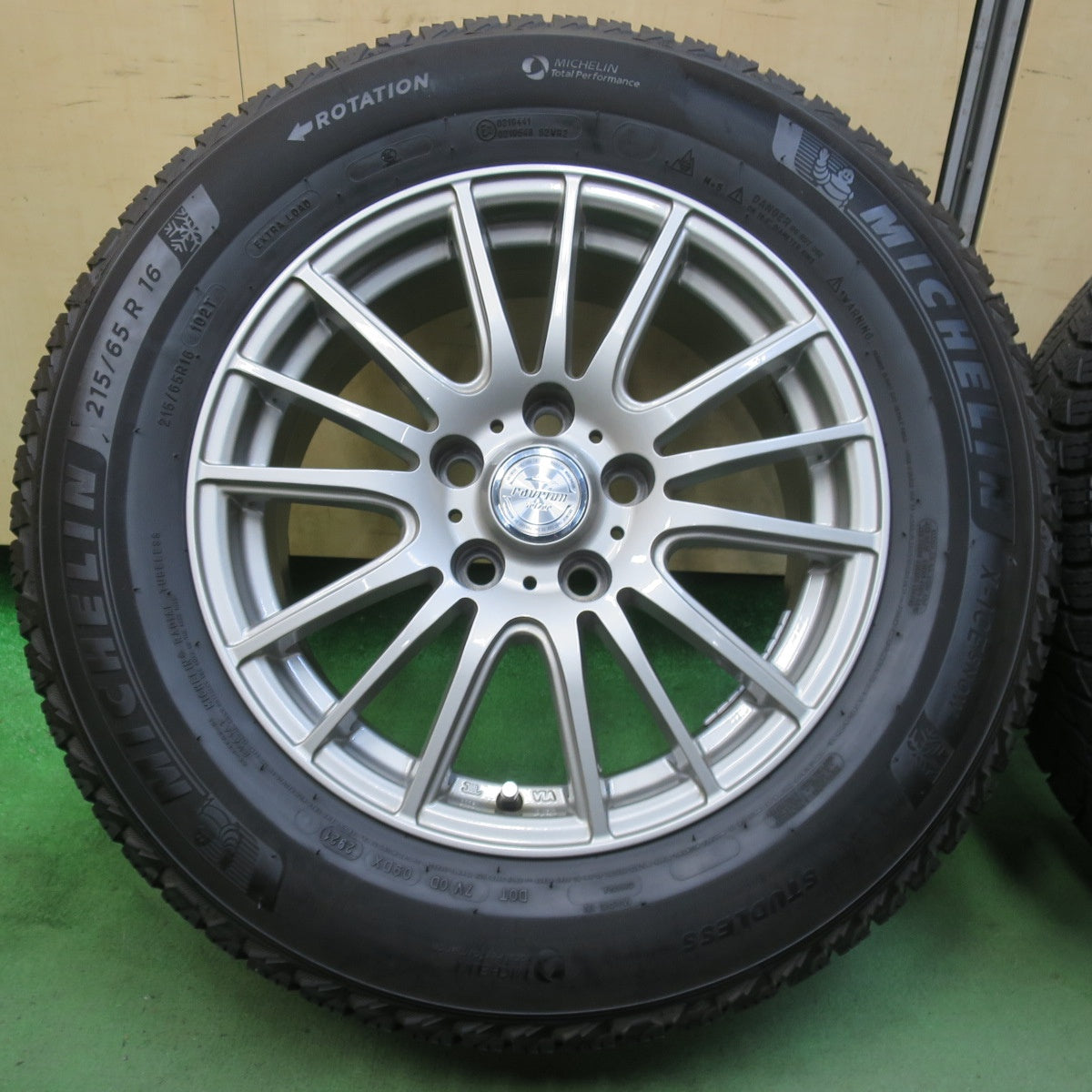 バリ溝！21年！キレイ！9.5分以上★スタッドレス 215/65R16 ミシュラン X-ICE SNOW ravrion selzer ラブリオン 16インチ PCD114.3/5H★5103016イス