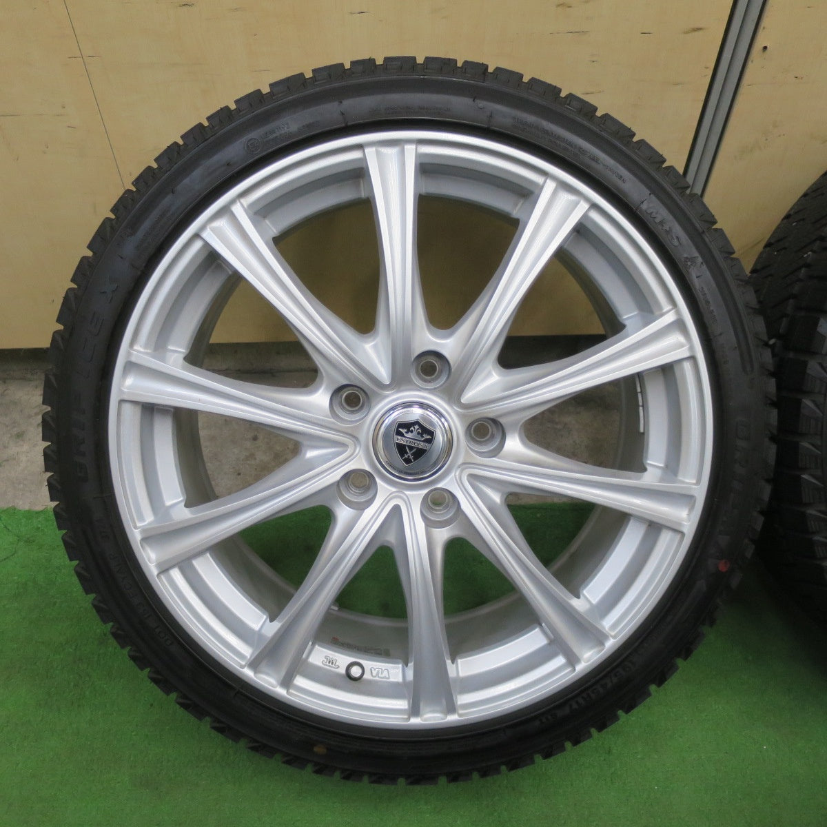 バリ溝！24年！キレイ！ほぼ10分★スタッドレス 195/45R17 グリップマックス GRIP ICE X ESTROSA エステローザ 17インチ PCD114.3/5H★6041404TTス