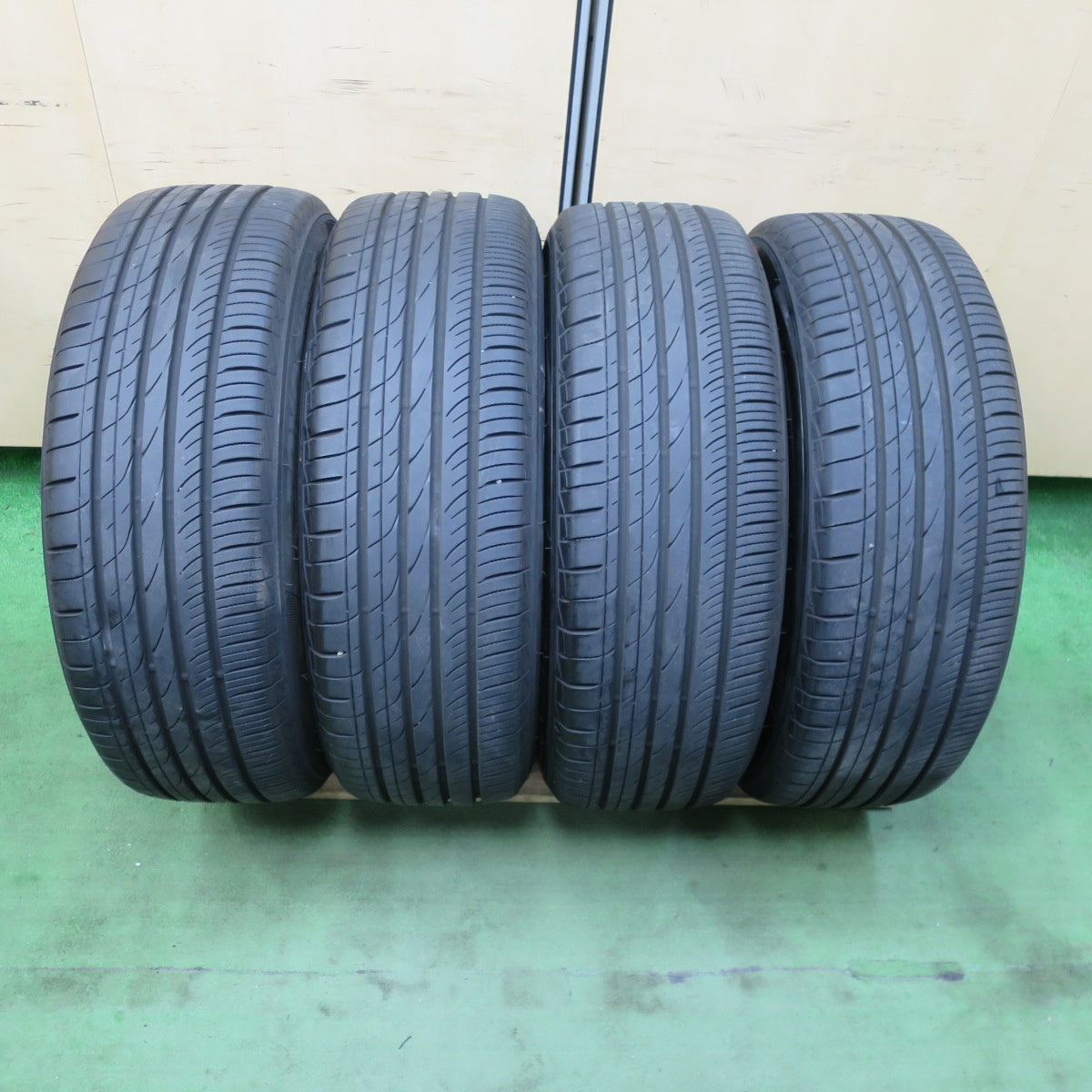 バリ溝！23年！キレイ！9.5分★LEONIS IT 225/55R19 トーヨー プロクセス CL1 SUV レオニス 19インチ PCD114.3/5H★5053004TTノ