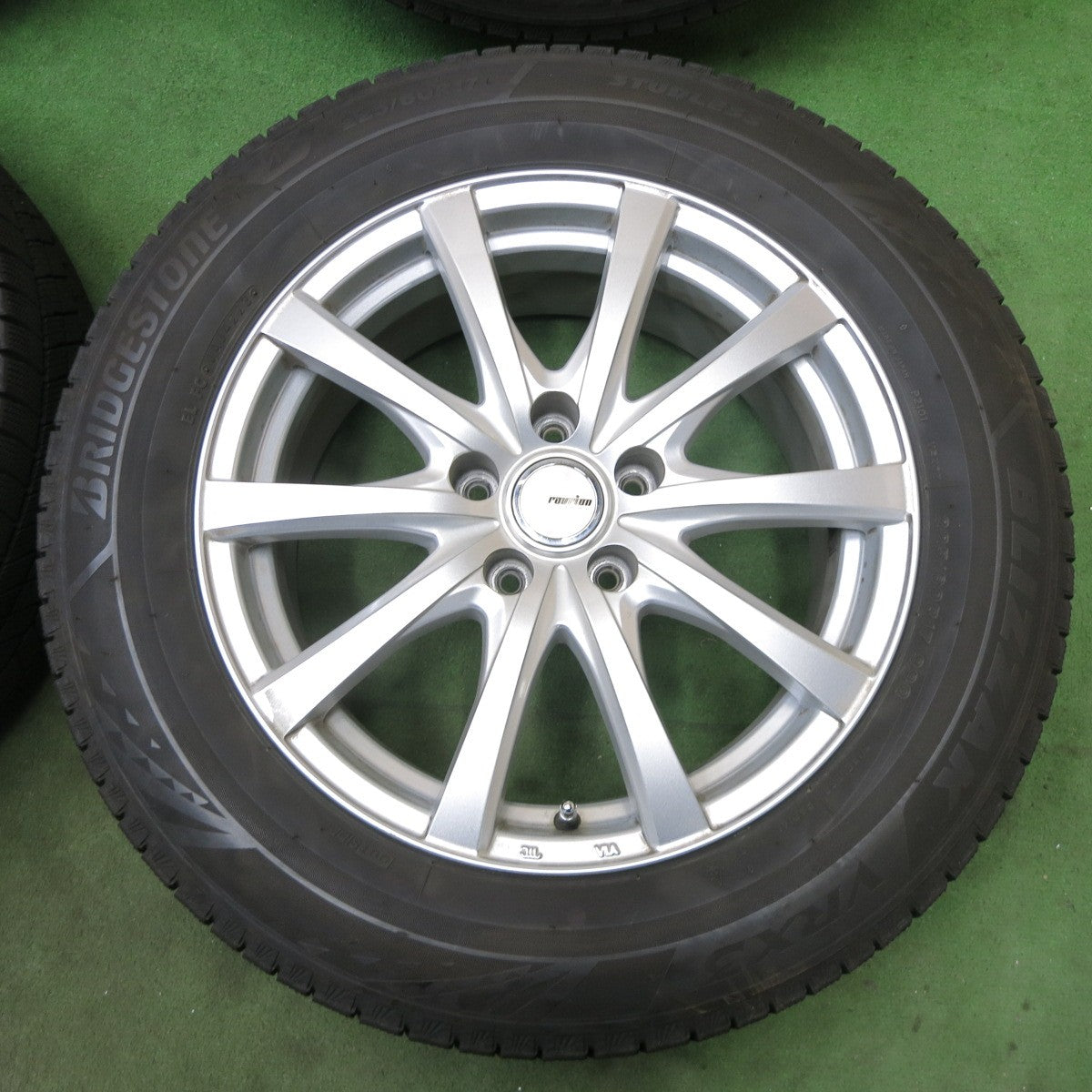 キレイ！23年★スタッドレス 225/60R17 ブリヂストン ブリザック VRX3 ravrion RS01 ラブリオン 17インチ PCD114.3/5H★6012001ナス