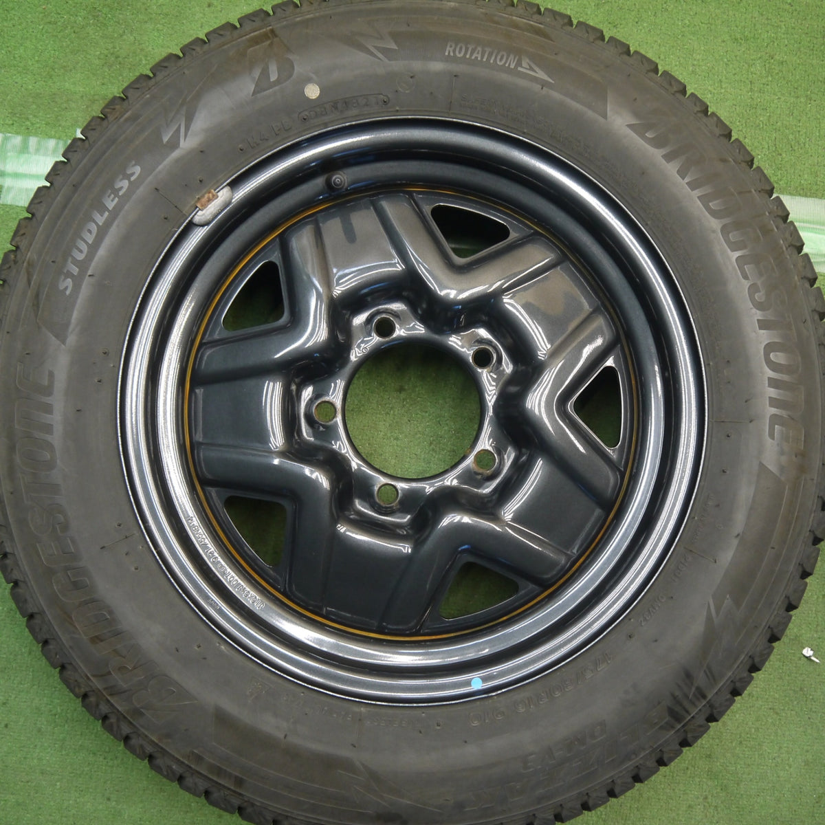 キレイ◎スズキ JB64 W ジムニー 純正 スチール 175/80R16 スタッドレス ブリヂストン ブリザック DM-V3 16インチ PCD139.7/5H◎6091406Hス
