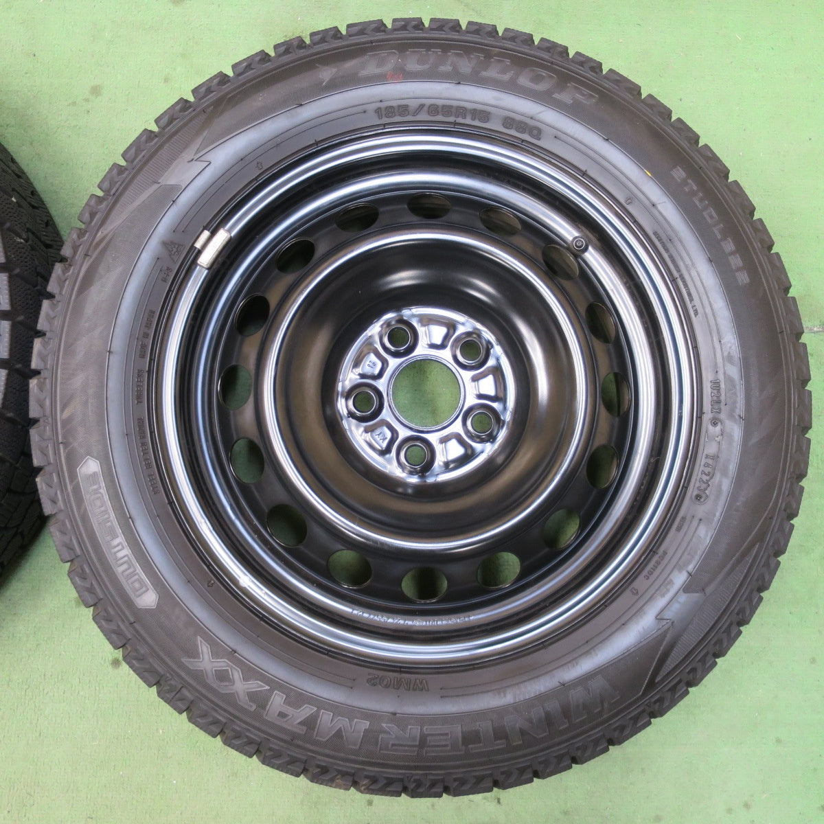 バリ溝！23年！キレイ！9.5分★トヨタ シエンタ 純正 スチール 185/65R15 スタッドレス ダンロップ ウインターマックス WM02 15インチ PCD100/5H★6012902イス