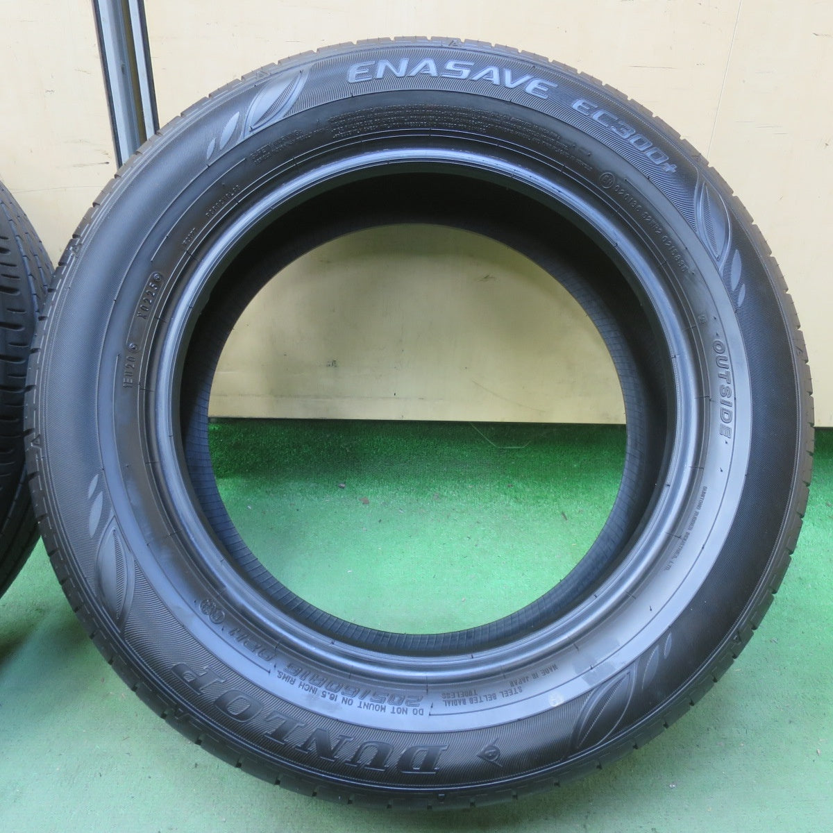 バリ溝！25年！9.5分◎205/60R16 ダンロップ エナセーブ EC300+ タイヤ 16インチ ノア ヴォクシー ステップワゴン 等◎6092903イノタ