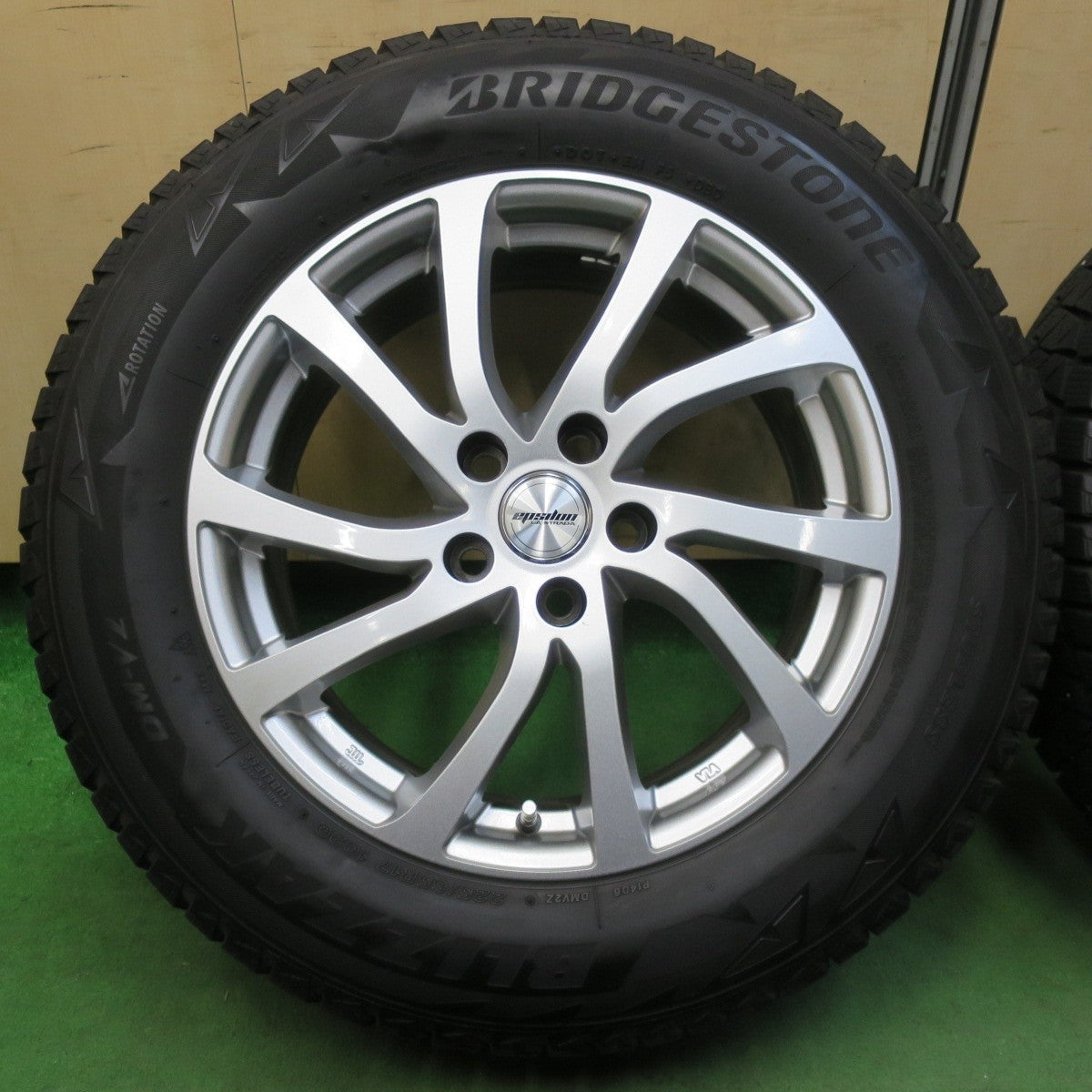 バリ溝！キレイ！8.5分★スタッドレス 225/65R17 ブリヂストン ブリザック DM-V2 epsdon LA STRADA ラストラーダ 17インチ PCD114.3/5H★5022710イス