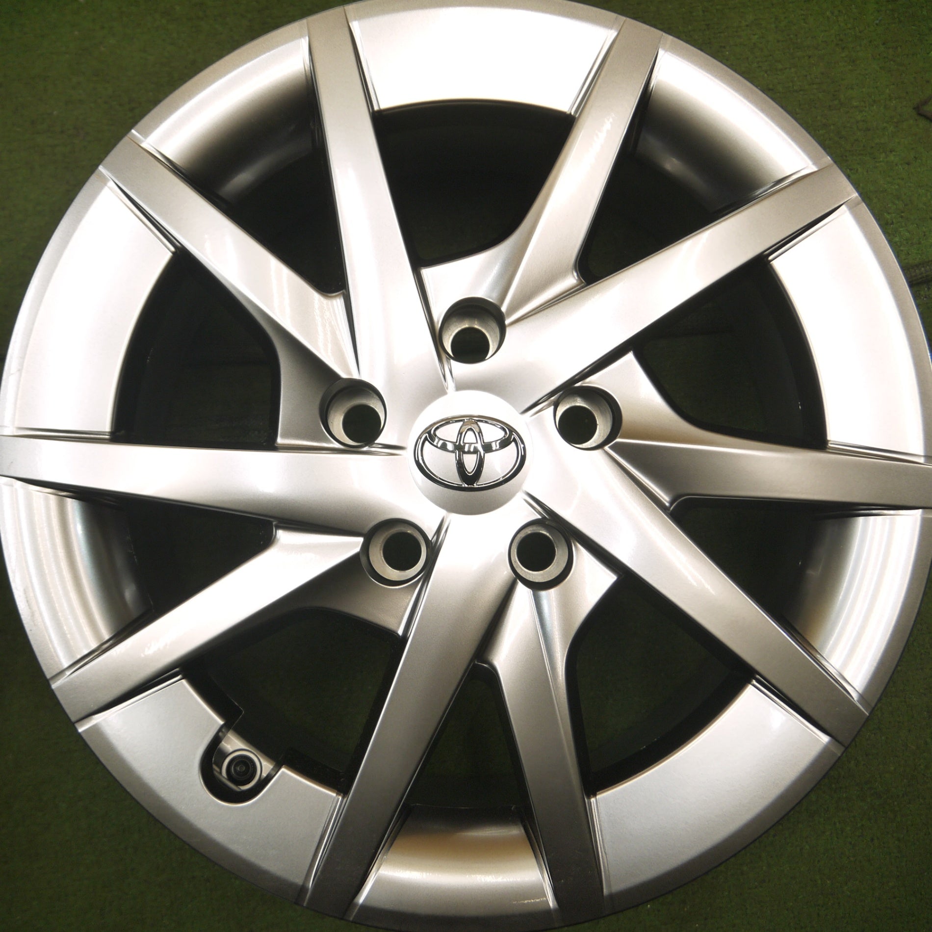 送料無料* 新車外し☆トヨタ プリウスα 純正 ハイグロス ホイール 16