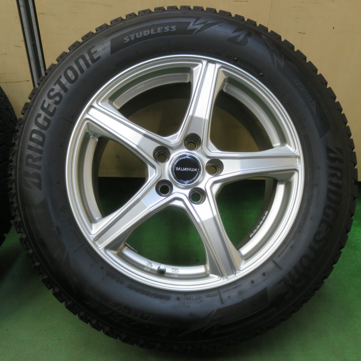バリ溝！21年！キレイ！9分★スタッドレス 225/65R17 ブリヂストン ブリザック DM-V3 BALMINUM バルミナ 17インチ PCD114.3/5H★5110708イス