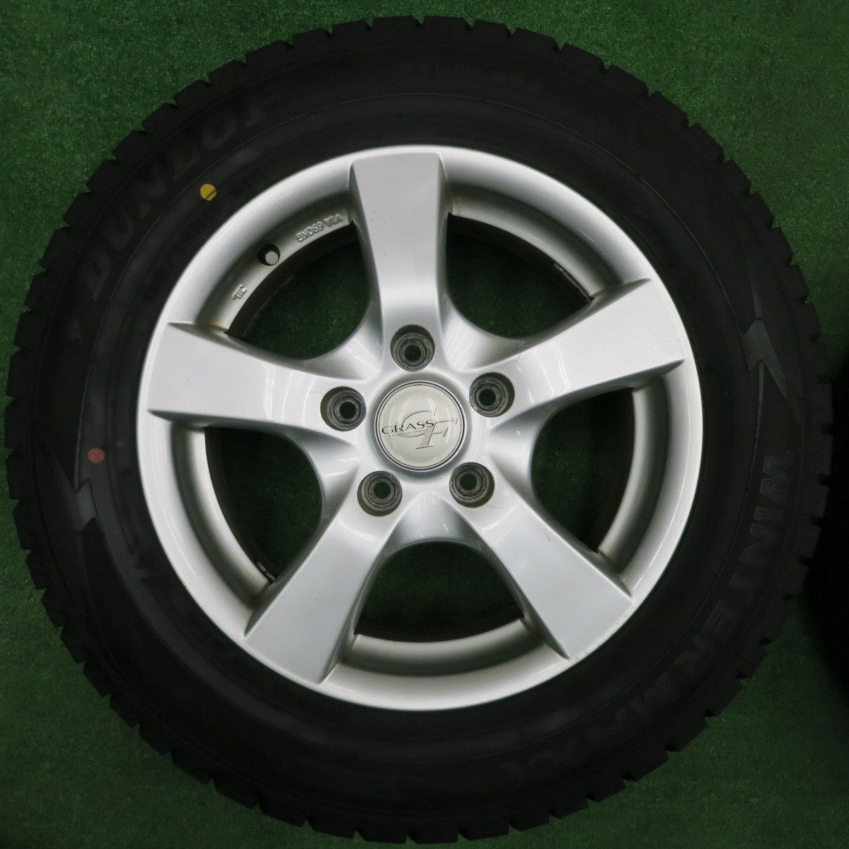 [送料無料] 超バリ溝！23年！キレイ！9.5分以上★スタッドレス 195/65R15 ダンロップ ウインターマックス WM02 GRASS グラス 15インチ PCD114.3/5H★4111507NJス