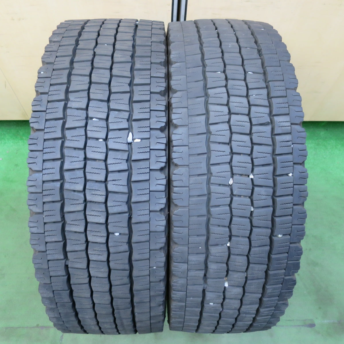 2本価格！24年★トラック タイヤ 245/70R19.5 136/134J スタッドレス ダンロップ デクテス SP081 DECTES 19.5インチ★5103117イスタ